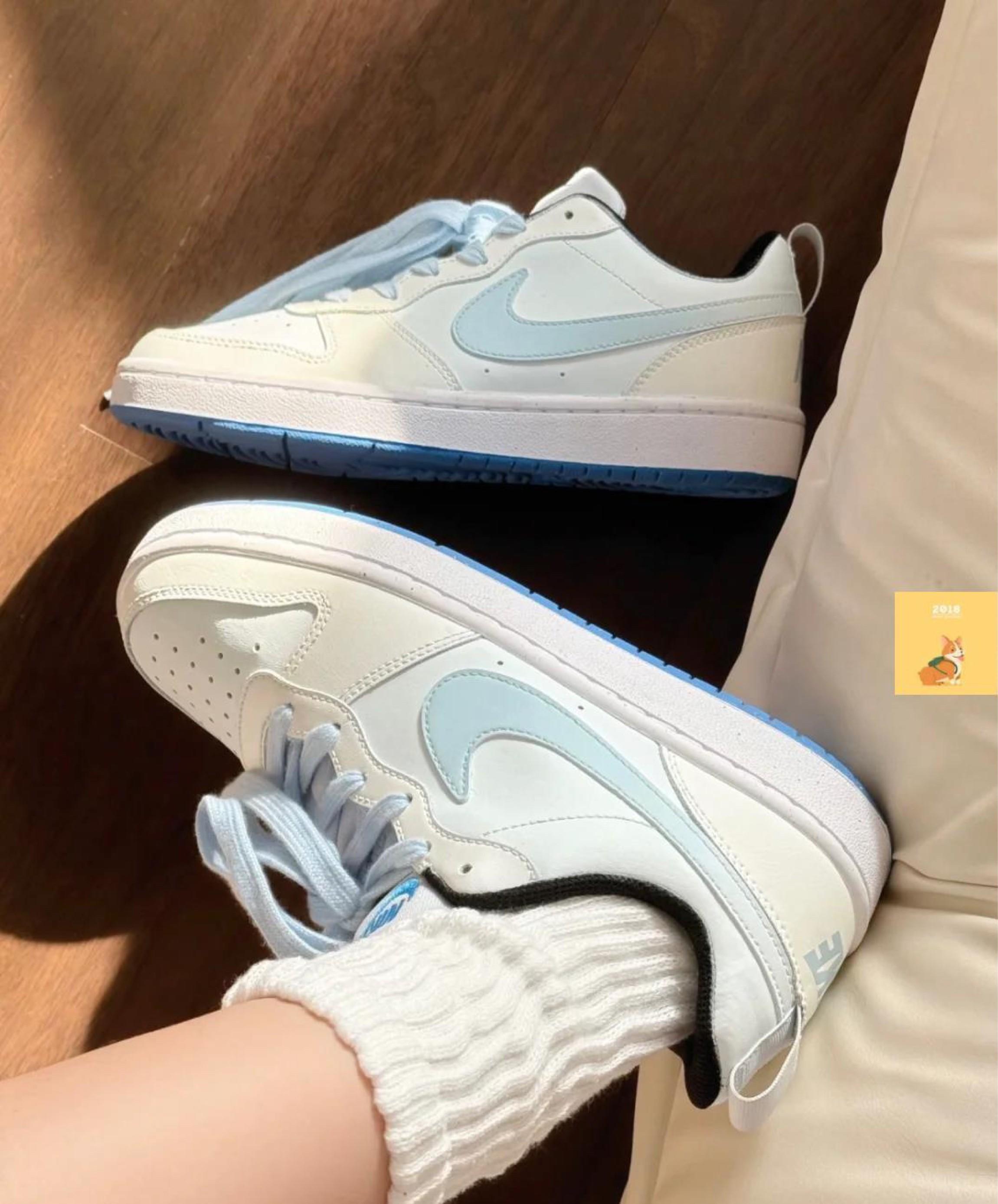 姐妹们,谁懂啊!这双冰蓝配色的耐克板鞋一上脚,我直接被自己甜到了